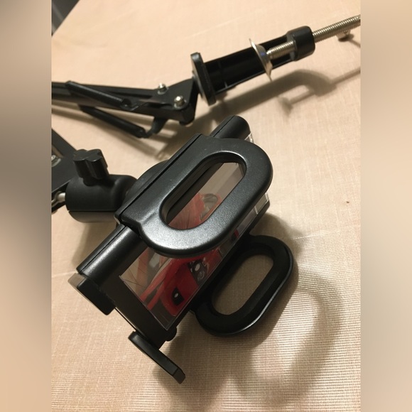 A mobile phone cantilever stand - Picture 4 of 4